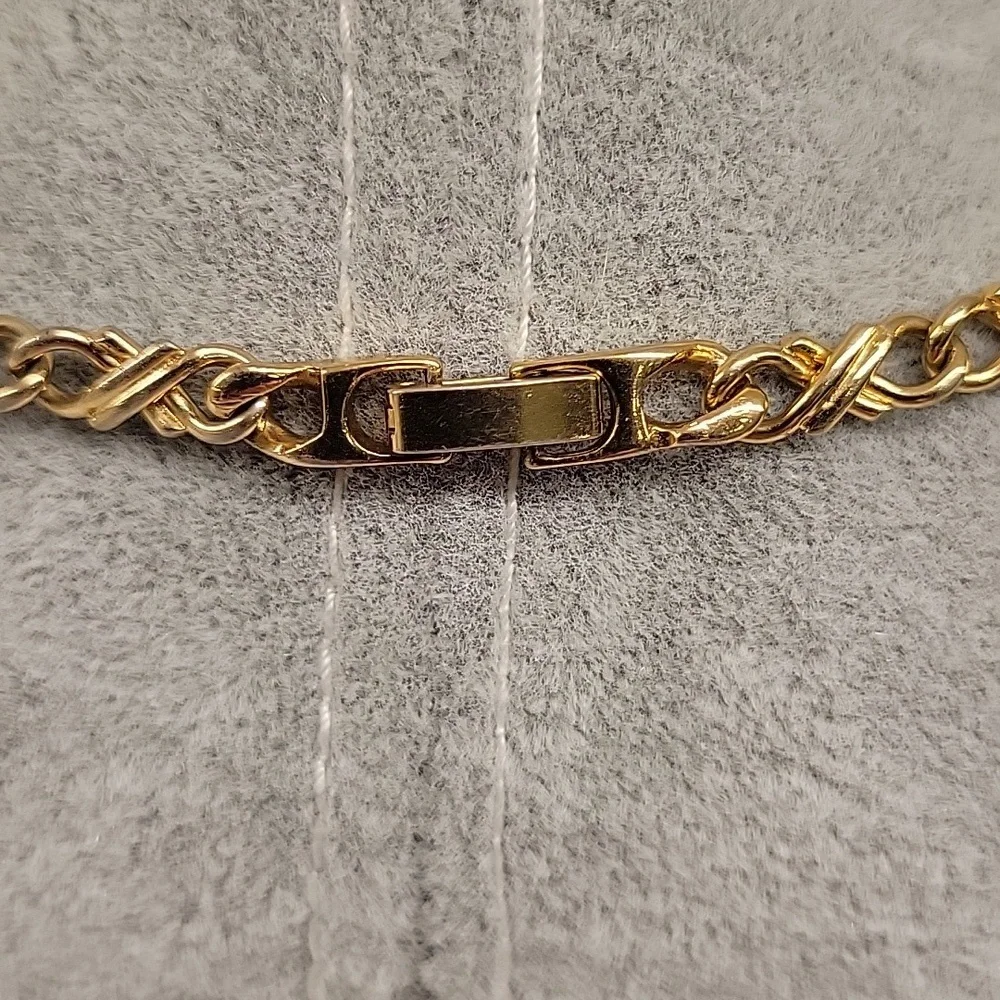 Goldtone Chain Intricate Design - Picture 4 of 5